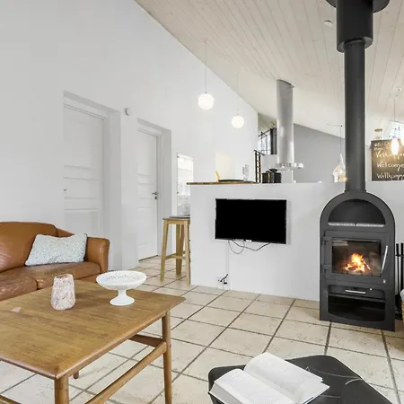 3 Bedroom In Holiday home